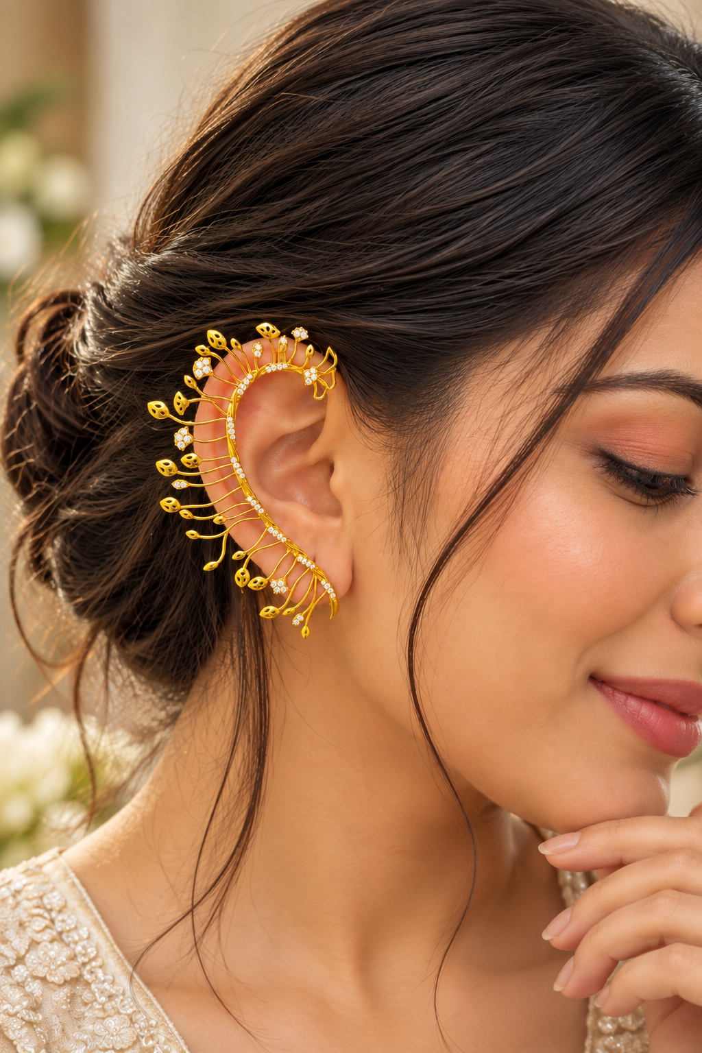 18 karat Gold Earcuffs with Natural Diamond