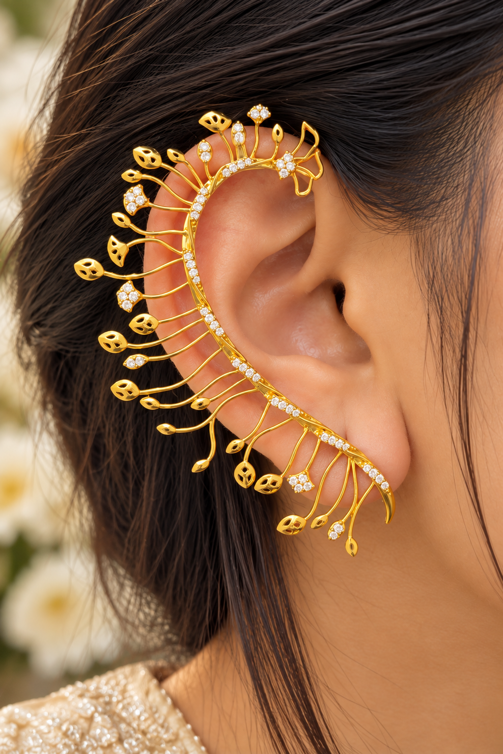 18 karat Gold Earcuffs with Natural Diamond