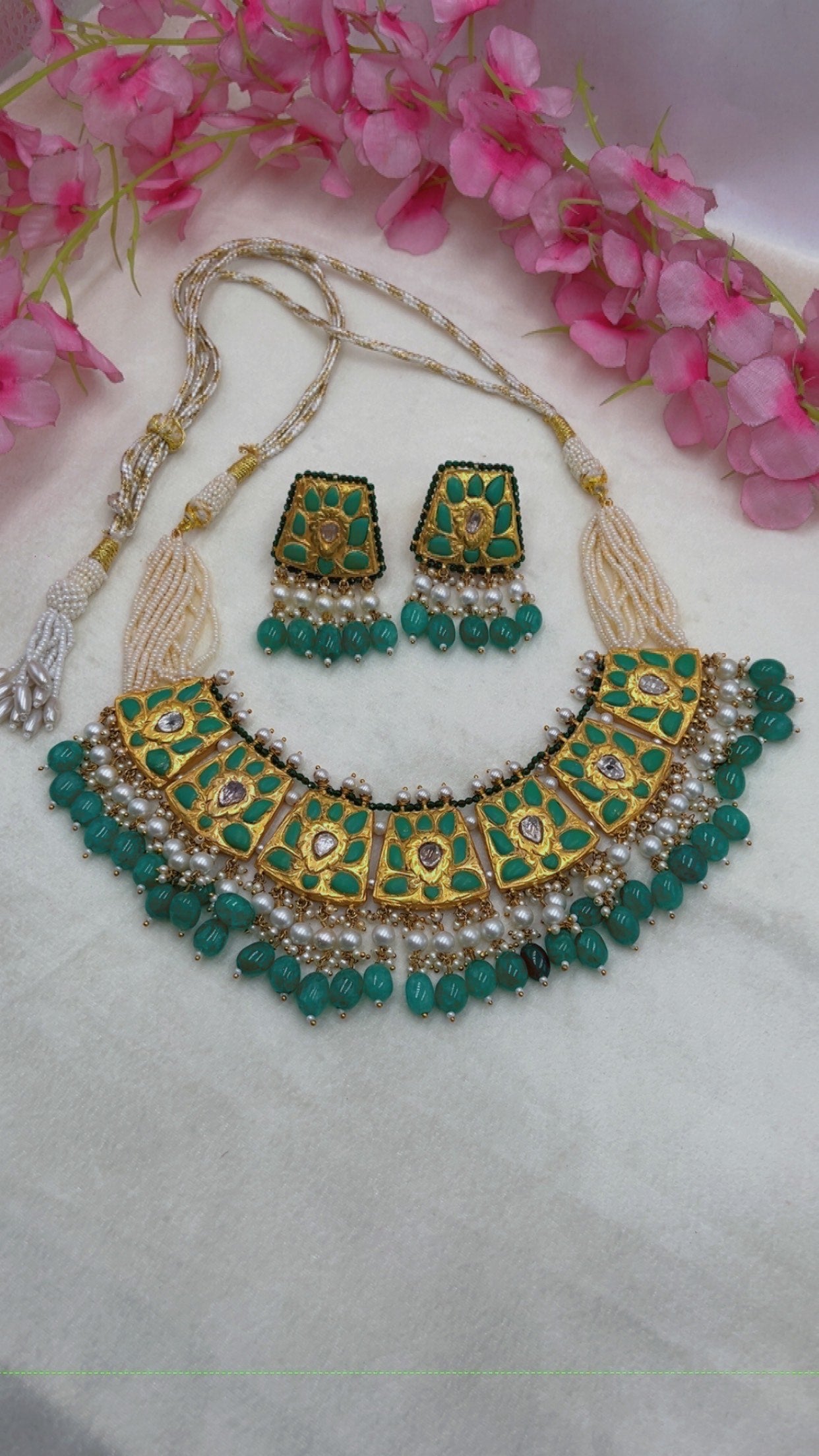 22K Gold Hallmarked Diamond Polki Green Choker Necklace Jewelry