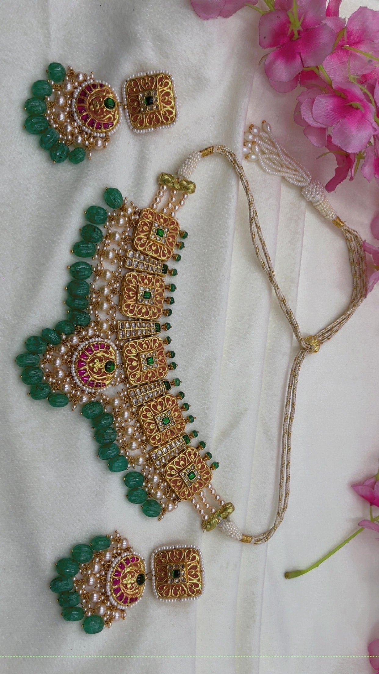 22K Gold Hallmarked Diamond Polki Green Choker Necklace Jewelry