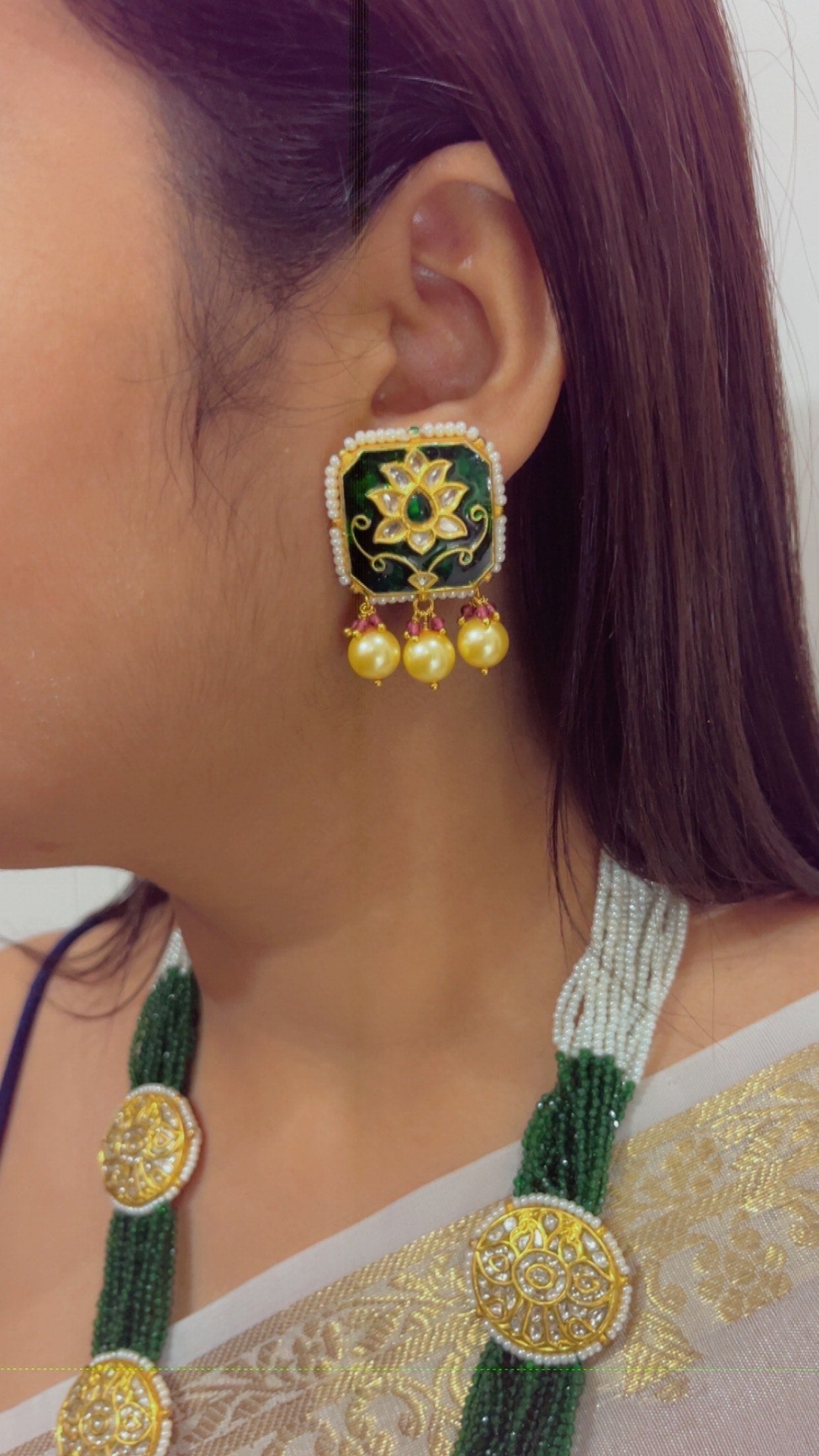 22K Gold Hallmarked Diamond Polki Green Necklace Jewelry