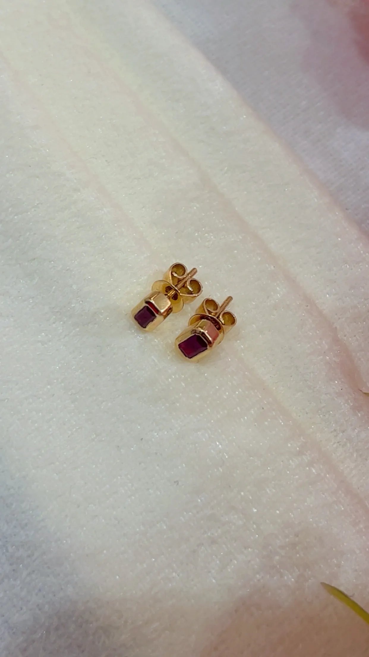14k Gold Hallmarked Ruby Earring