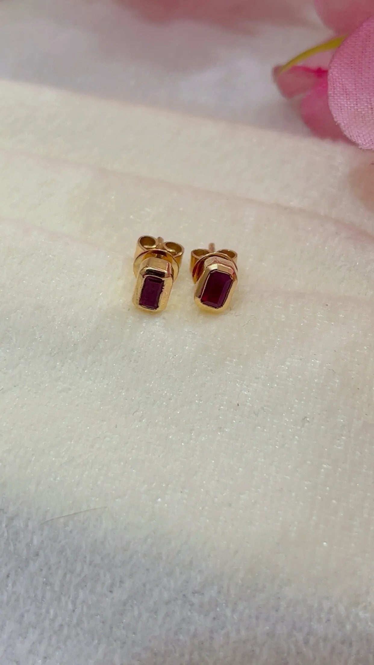 14k Gold Hallmarked Ruby Earring