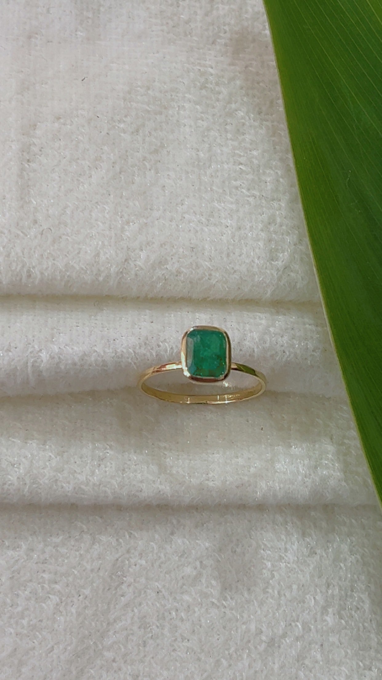 14K Gold Hallmarked Emerald Ring