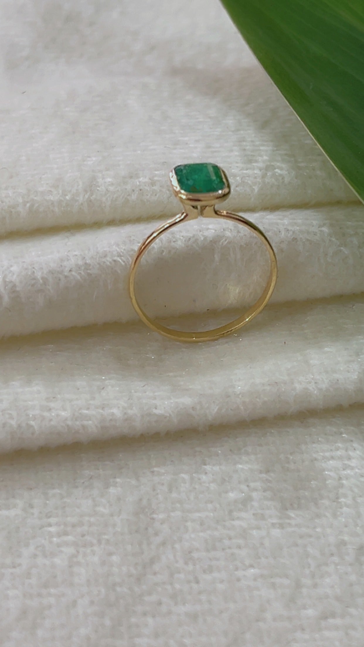 14K Gold Hallmarked Emerald Ring