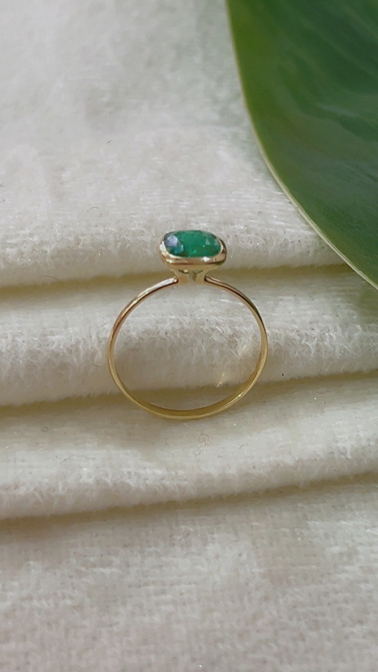 14K Gold Hallmarked Emerald Ring
