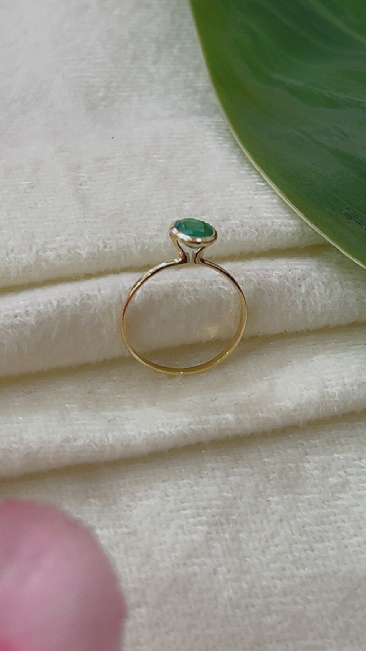 14K Gold Hallmarked Emerald Ring