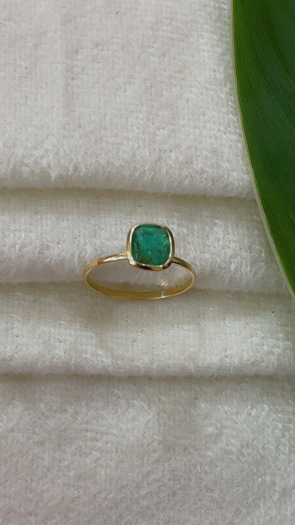 14K Gold Hallmarked Emerald Ring