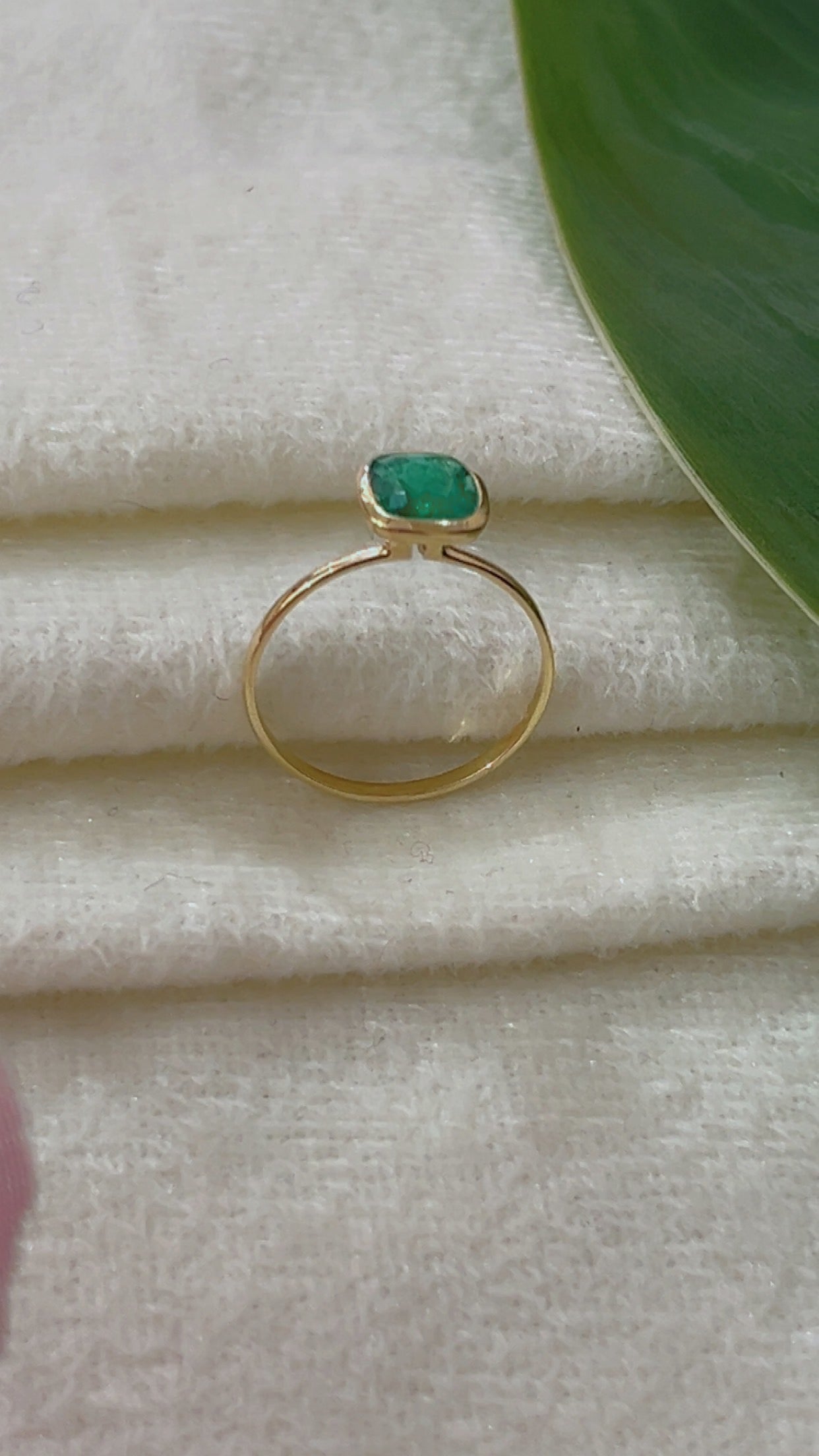 14K Gold Hallmarked Emerald Ring