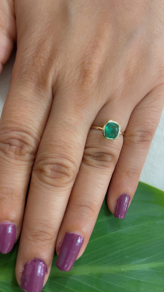 14K Gold Hallmarked Natural Emerald Ring